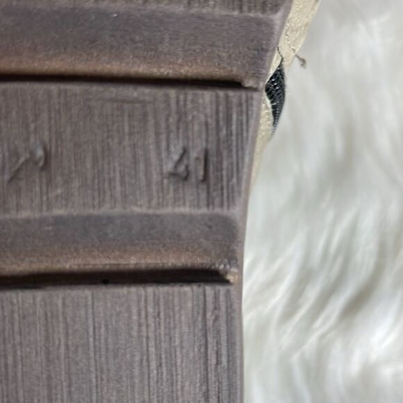 Mix Mooz Zulu NWOT Tan/Dove Grey Ruched Leather Side Zip Booties Sz 41/U… - Picture 6 of 8